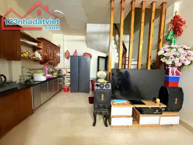 BÁN NHÀ ĐỊNH CÔNG, Ô TÔ ĐỖ CỬA, DT 42M2, 7 TỶ