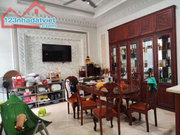Bán nhà MT ngộp, xe hơi đỗ cửa ĐS 38, Hiệp Bình Chánh, Thủ Đức, 151m2, 3 tầng - 2