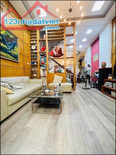 Nhà đẹp Phú Đô, ô tô qua cửa, 10m có chợ, 200m có bãi ô tô, 47m2, Chỉ 10.2 tỷ