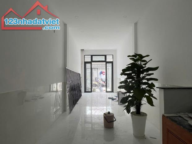 BÁN NHÀ CẤP 4 CÓ SÂN Ô TÔ – HẺM 2/4, VĨNH HÒA, NHA TRANG – CHỈ 2,75 TỶ