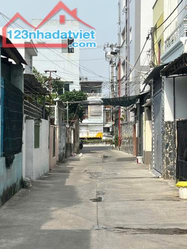 BÁN NHÀ CẤP 4 CÓ SÂN Ô TÔ – HẺM 2/4, VĨNH HÒA, NHA TRANG – CHỈ 2,75 TỶ - 1