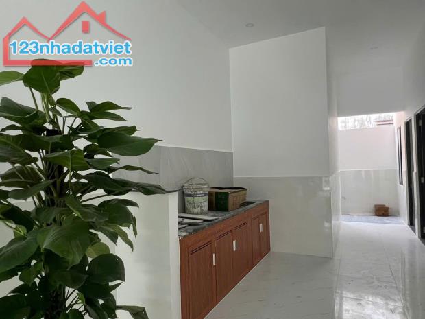 BÁN NHÀ CẤP 4 CÓ SÂN Ô TÔ – HẺM 2/4, VĨNH HÒA, NHA TRANG – CHỈ 2,75 TỶ - 2