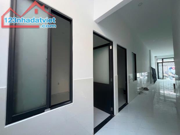 BÁN NHÀ CẤP 4 CÓ SÂN Ô TÔ – HẺM 2/4, VĨNH HÒA, NHA TRANG – CHỈ 2,75 TỶ - 3