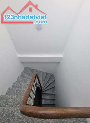 CCMN - 5 TẦNG XÂY MỚI - HỘ KHẨU HAI BÀ - 8 PHÒNG KHÉP KÍN - 5