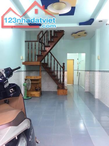 Bán Nhà Võ Văn Kiệt, Quận 1, Thích hợp cho đôi vợ chồng ra riêng, giá 4.7 tỷ.