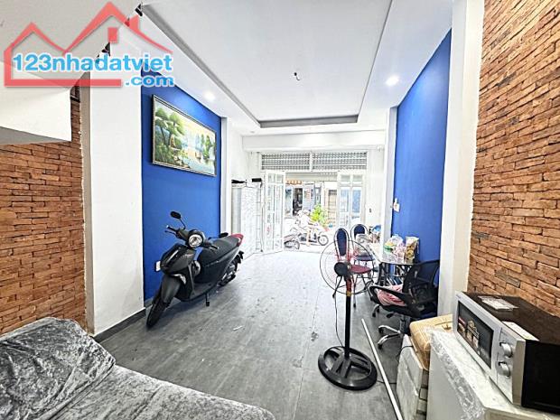 NHỈNH 7 TỶ MẶT TIỀN KINH DOANH QUẬN 11 - GIÁ ĐANG TỐT NHẤT - DT 3.6*10M -4 TẤM ĐÚC CỰC ĐẸP