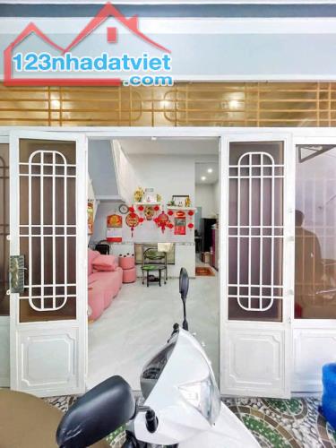 Vợ Chồng Dọn Về Quê Sống Bán Gấp Căn Nhà Đẹp 147m2 Tân Thông Hội, Củ Chi Giá 680Tr