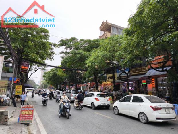 NHÀ MẶT PHỐ TRẦN CUNG - KINH DOANH SIÊU ĐỈNH - ĐƯỜNG THÔNG HÈ THOÁNG - SỔ ĐỎ  CẦM TAY -