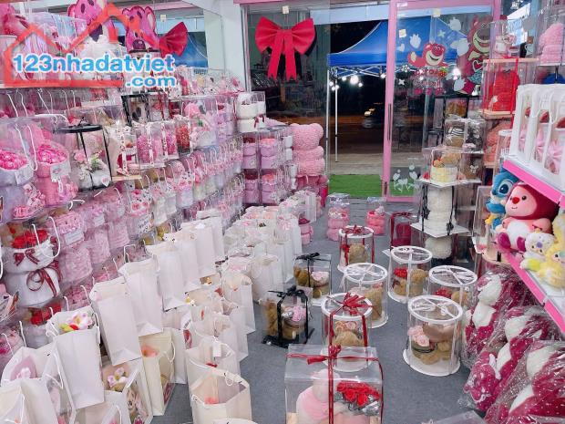 CẦN SANG GẤP SHOP PHỤ KIỆN QUÀ TẶNG  Bao gồm tất cả hàng hóa cửa hàng