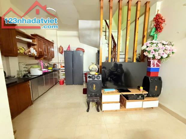 Bán Nhà Định Công Hạ - Trần Hòa , DT42m ,Giá Hơn 7 tỷ , oto Đỗ Cổng , Ngõ Nông