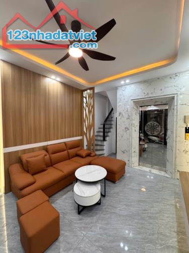 Bán nhà mới xây 5 tầng có thang máy, kinh doanh đỉnh – Lô góc Minh Khai, giá chỉ 7.1 tỷ - 1
