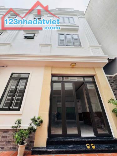 Bán nhà Trại Lẻ, Diện tích 40m 4 tầng mới tinh, Giá 2.9 tỉ
