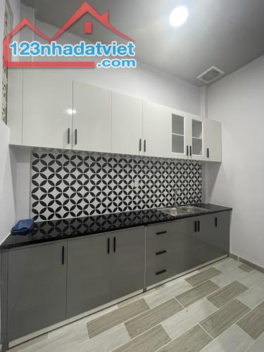 Bán nhà phường 13 Tân Bình, Cù Chính Lan, ngay khu K300, 2 tầng, giá 7tỷ899 - 2