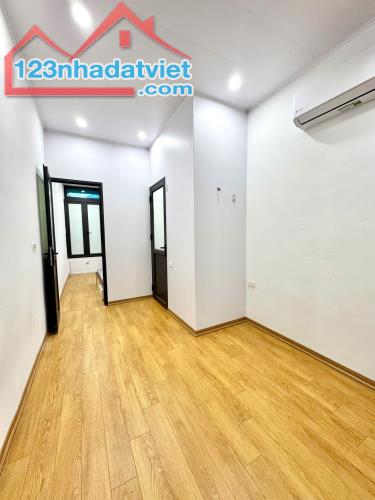 Bán nhà tập thể phố Hồng Mai, Hai Bà Trưng DTSD 70M, 3 ngủ, 2vs giá 2.75 tỷ, 25m ra ô tô - 1