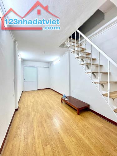 Bán nhà tập thể phố Hồng Mai, Hai Bà Trưng DTSD 70M, 3 ngủ, 2vs giá 2.75 tỷ, 25m ra ô tô - 3