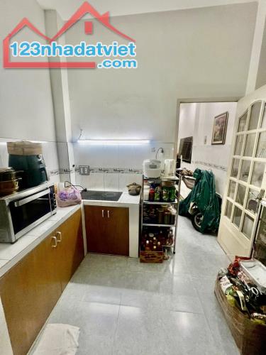 .5 TỶ NHÀ QUẬN 5 - HẺM LỚN THÔNG SANG TRẦN BÌNH TRỌNG - 32M2 ĐÚC BTCT 3 TẦNG ĐẸP - 2