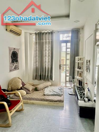 .5 TỶ NHÀ QUẬN 5 - HẺM LỚN THÔNG SANG TRẦN BÌNH TRỌNG - 32M2 ĐÚC BTCT 3 TẦNG ĐẸP - 3