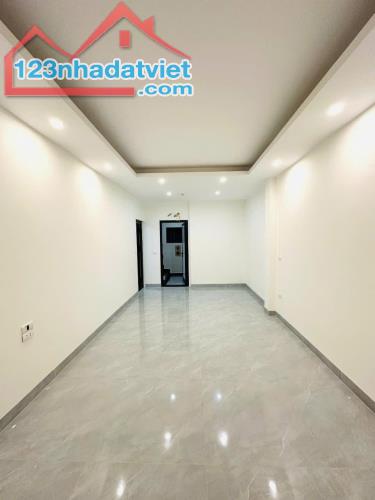 GIÁ CHỈ 9,8 TỶ CÓ NHÀ MINH KHAI Ở LUÔN, NGÕ THOÁNG, GẦN PHỐ, THANG MÁY DIỆN TÍCH 45M2 - 1