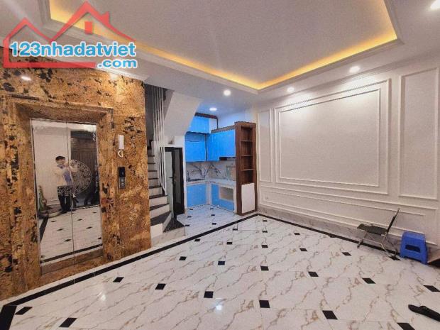 Cho thuê nhà Kim Giang, Thanh Xuân có THANG MÁY 45m x 6T, MT 5M giá 18.5 triệu