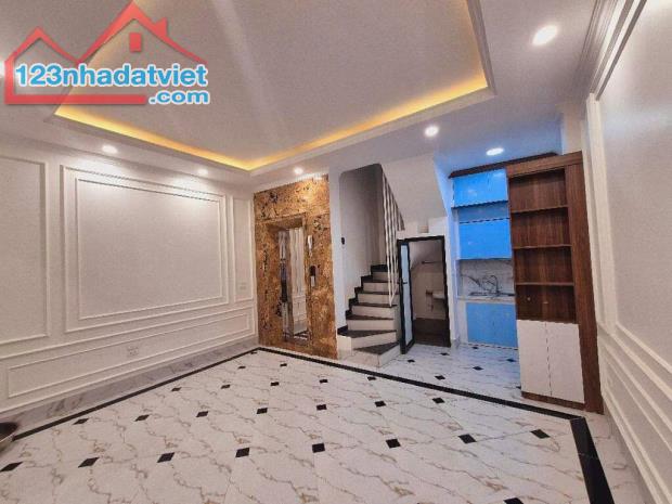 Cho thuê nhà Kim Giang, Thanh Xuân có THANG MÁY 45m x 6T, MT 5M giá 18.5 triệu - 1