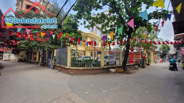 Bán nhanh mảnh đất Xuân Phương gần oto 70m mặt tiền 10m giá 10 tỷ thiện chí TL - 1