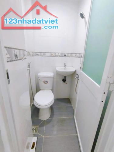 Bán nhà mới 3 lầu lô nhì Tôn Đản Q.4 chỉ 1Tỷ950 - 2