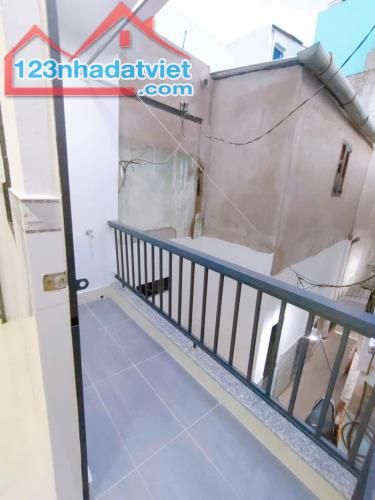 Bán nhà mới 3 lầu lô nhì Tôn Đản Q.4 chỉ 1Tỷ950 - 3
