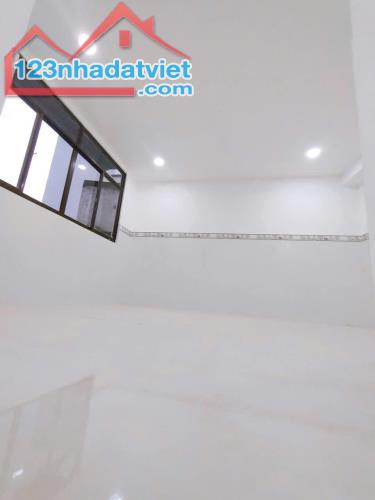 Bán nhà mới 3 lầu lô nhì Tôn Đản Q.4 chỉ 1Tỷ950 - 5