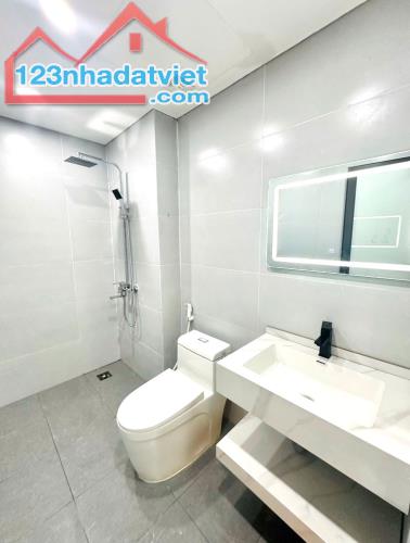 BÁN NHÀ CỰC ĐẸP - 1 BƯỚC RA PHỐ TÔN ĐỨC THẮNG - 35M2 - 7M MẶT TIỀN - 7 TẦNG THANG MÁY !!! - 4
