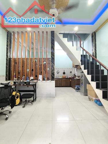 Bán nhà phường 15 Tân Bình, 3 tầng, 40m2 chỉ 3,999 tỷ