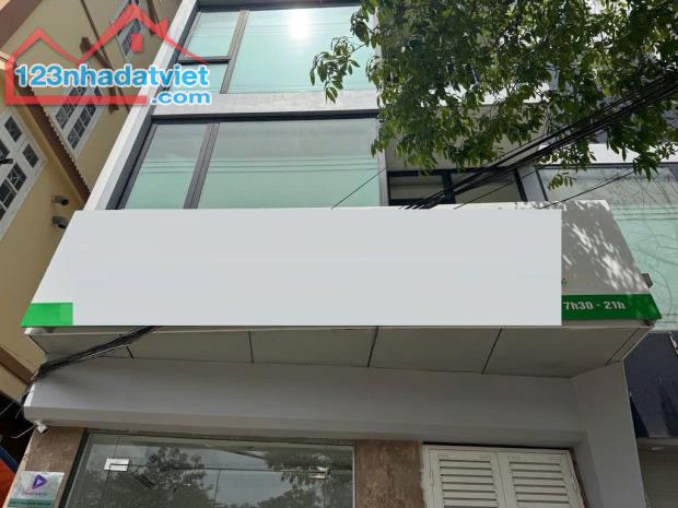 ❤️CHO THUÊ Nhà Mặt Phố Nguyễn Đình Hoàn, DT 50m, 5 tầng, MT 9.2m, THÔNG SÀN, KINH DOANH