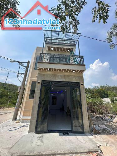 Bán nhà 89,9m2 mới xây TĐC Đất Lành