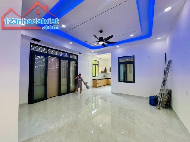 Bán nhà 89,9m2 mới xây TĐC Đất Lành - 2