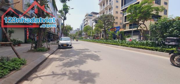 Bán nhà mặt phố Tây Hồ, 7 tầng, 66m, mt 6m, thang máy, vỉa hè, view hồ Tây, kinh doanh