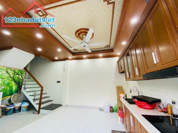 TRUNG TÂM VIỆT HƯNG - NHÀ DÂN XÂY - THOÁNG SÁNG - ĐI BỘ RA BIG C -