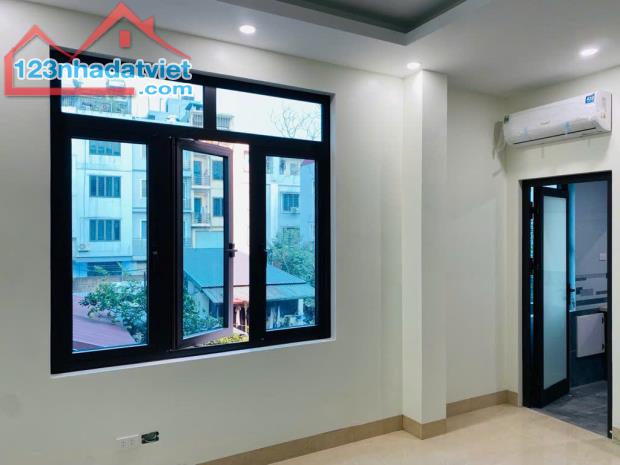TRUNG TÂM VIỆT HƯNG - NHÀ DÂN XÂY - THOÁNG SÁNG - ĐI BỘ RA BIG C - - 1