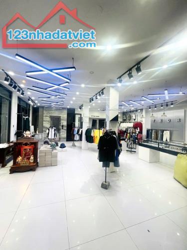 🌴 Nhà 3 tầng lô góc mặt tiền đường kinh doanh - 155mv, Hoàn công đủ - Đường 15m, vỉa hè.