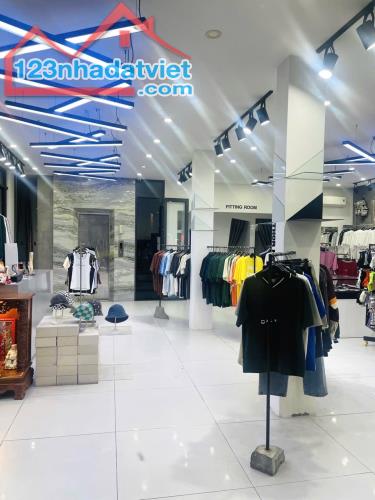 🌴 Nhà 3 tầng lô góc mặt tiền đường kinh doanh - 155mv, Hoàn công đủ - Đường 15m, vỉa hè. - 1