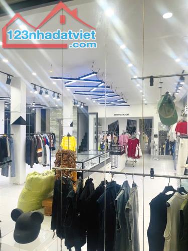 🌴 Nhà 3 tầng lô góc mặt tiền đường kinh doanh - 155mv, Hoàn công đủ - Đường 15m, vỉa hè. - 2