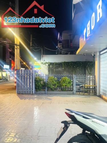 🌴 Nhà 3 tầng lô góc mặt tiền đường kinh doanh - 155mv, Hoàn công đủ - Đường 15m, vỉa hè. - 3