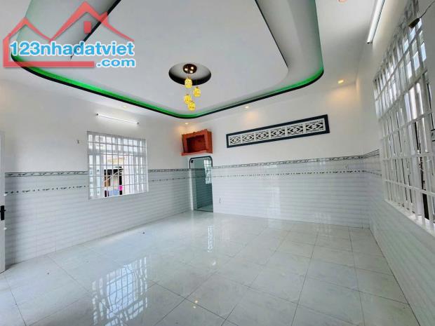 Nhà cấp 4 mt 835B xã Mỹ Lộc, Cần Giuộc dt 191m2 2pn 2wc giá 4,2 tỷ - 2
