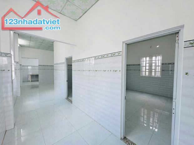 Nhà cấp 4 mt 835B xã Mỹ Lộc, Cần Giuộc dt 191m2 2pn 2wc giá 4,2 tỷ - 4