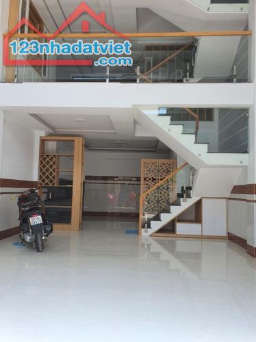 Bán nhà mặt phố Võ Văn Hát, Q.9, 60m², 4 tầng, 6.1 tỷ, sổ hồng