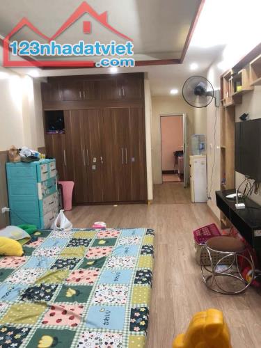 NHÀ DÂN XÂY TÂM HUYẾT_LĨNH NAM_ 7 tầng 40M2 chỉ 4tỷ5  - Nhà dân xây tâm huyết, mỗi tầng 1 - 2