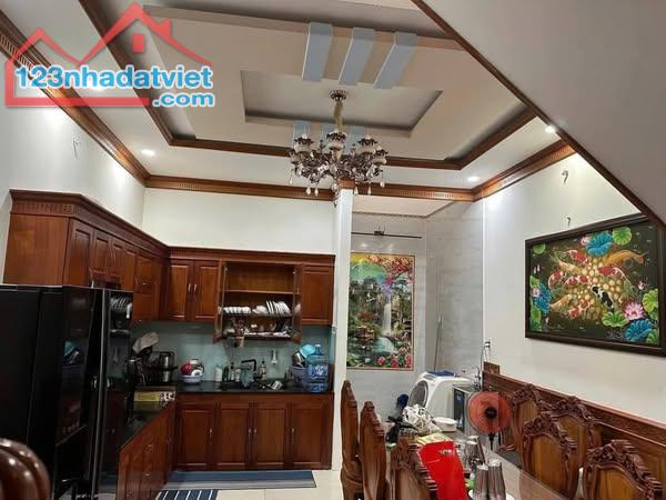 LÊ VĂN KHƯƠNG _Q12_HẺM XE HƠI QUA NHÀ