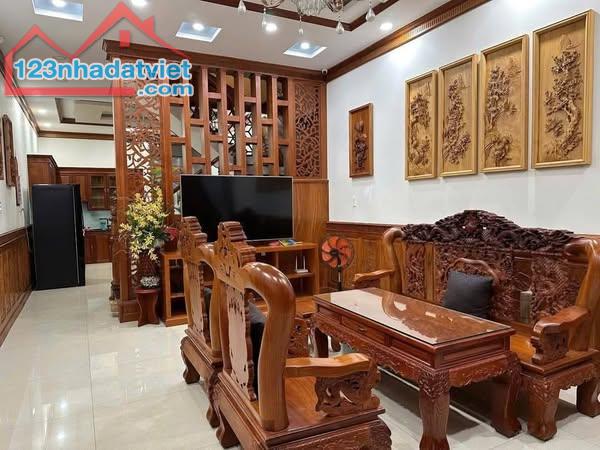 LÊ VĂN KHƯƠNG _Q12_HẺM XE HƠI QUA NHÀ - 2