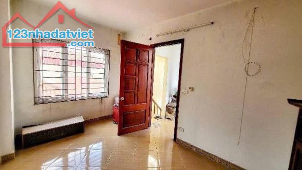 Cho thuê nhà ngõ phố Hoàng Mai 34m x 5 tầng, giá 11tr/tháng - 2