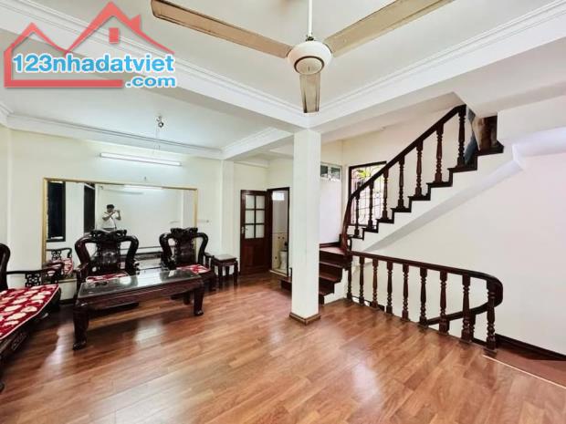 Bán nhà 4PN- 36m2, Phố Đại Từ, dân trí cao, giá cực chất 5,6 tỷ - 2