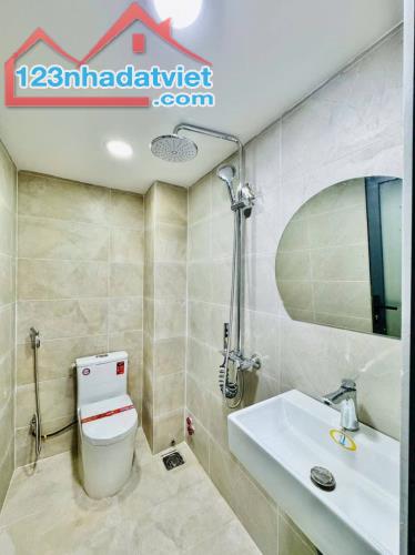 Kẹt vốn bán nhà cho thuê CHDV 20 triệu, giá 3,65 tỷ . Lê Hồng Phong, Phường 2, Quận 5