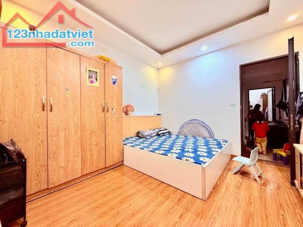Bán gấp nhà Đại Từ - Hoàng Mai 41m2 *4 tầng - lô góc - view hồ, công viên